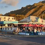 Mountain Views, Beach Walks, Heart Of Old Village