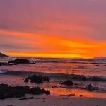 Mountain Views, Beach Walks, Heart Of Old Village