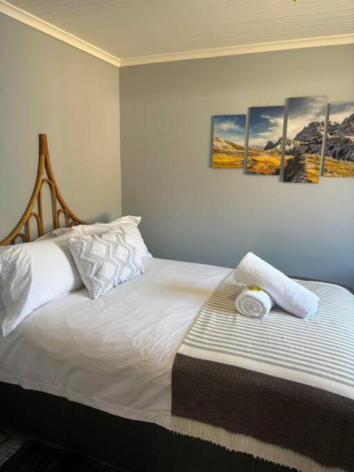 Mountain Views, Walks, Heart Of Old Village * Gordons Bay