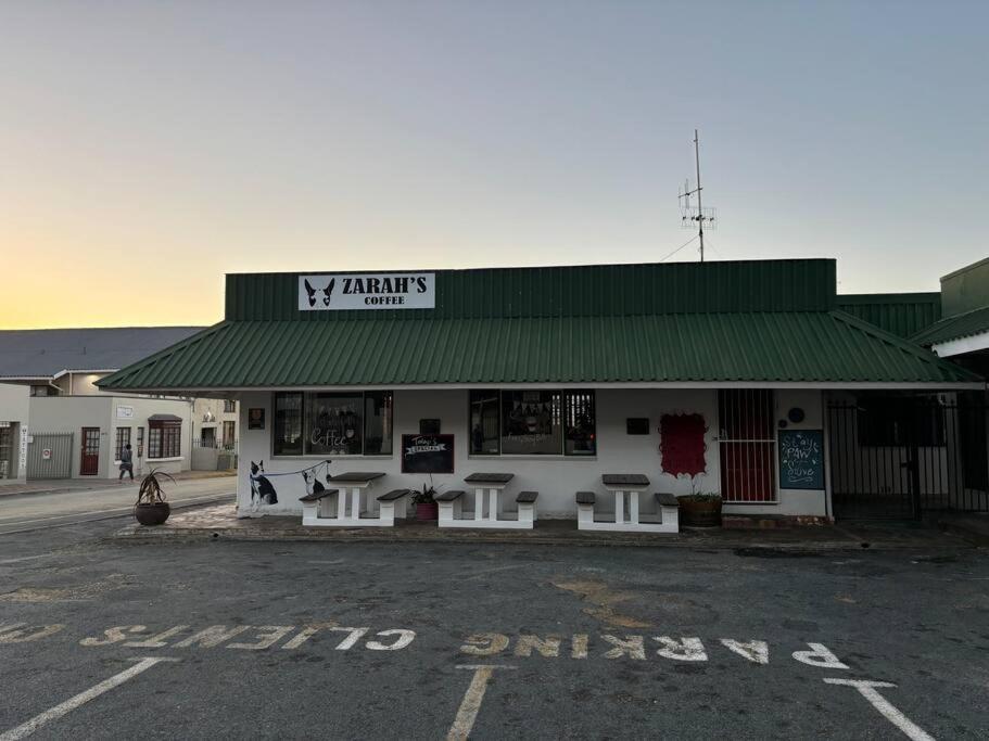 Mountain Views, Walks, Heart Of Old Village Apartment